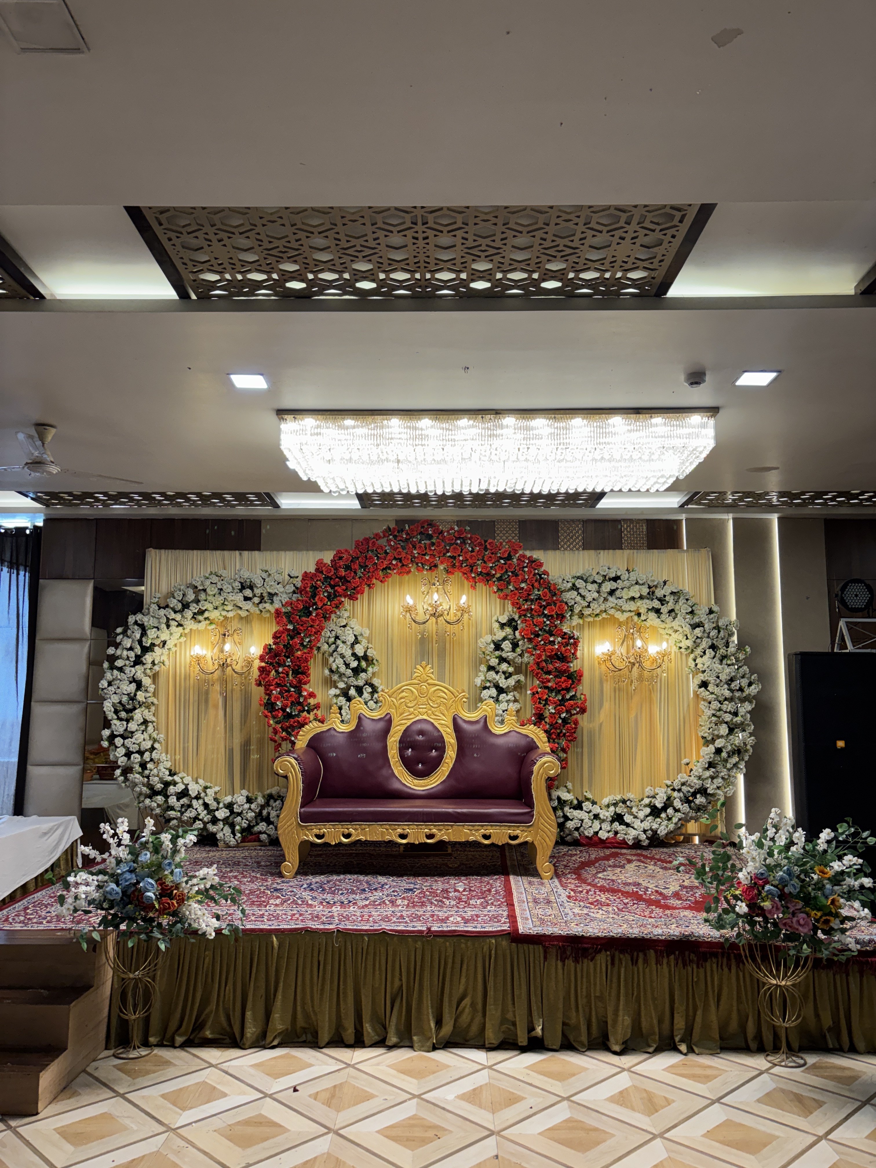 Breathtaking floral arrangements for wedding reception