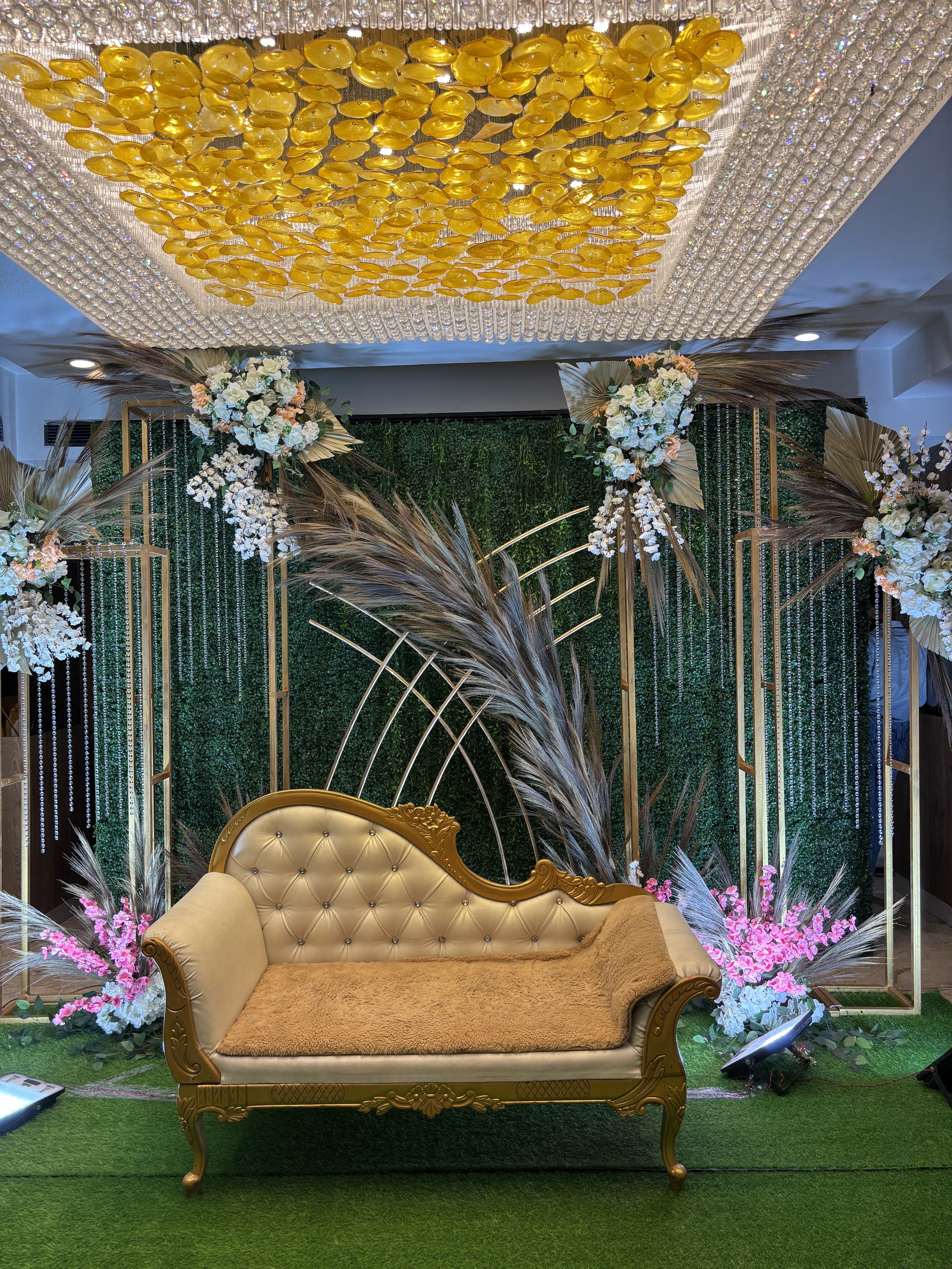 Exquisite table centerpieces and dining decor
